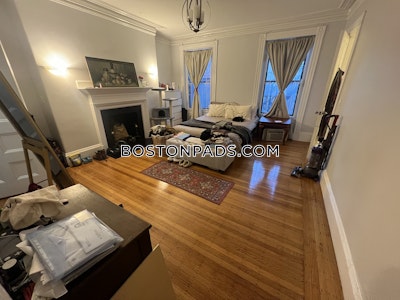 Back Bay 1 Bed Back Bay Boston - $4,500