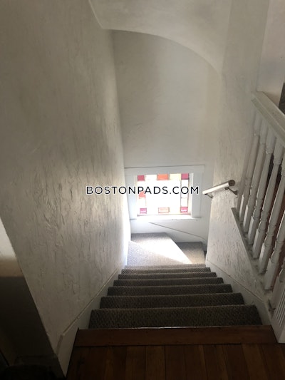 Somerville 5 Bed 2 Bath SOMERVILLE  Tufts - $6,000