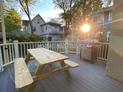 Somerville 5 Beds 2.5 Baths Tufts  Tufts - $7,500