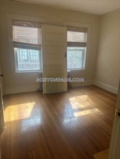 Newton 2 Beds 1 Bath  Newton Centre - $2,800