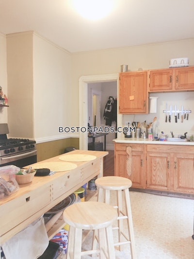 Somerville 4 Beds 1 Bath  Davis Square - $4,800