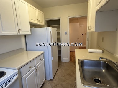 Watertown Beautiful large studio 1 bath  Located in Watertown on Belmont st. - $2,100 No Fee